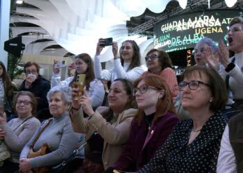 Castellar de Santiago da a conocer en FITUR sus tradicionales hogueras