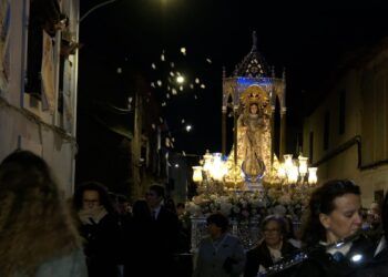 Cientos de personas reciben con los brazos abiertos a la Virgen de la Paz en Corral de Calatrava