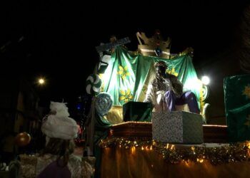 Ilusión, regalos y sonrisas: los Reyes Magos ya están en Santa Cruz de Mudela