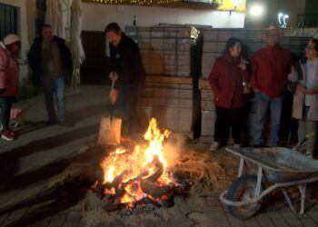 Malagón se ilumina con 71 hogueras para celebrar San Antón