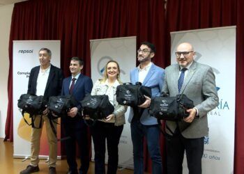 Repsol refuerza la seguridad en las aulas de Puertollano con material de primeros auxilios y formación