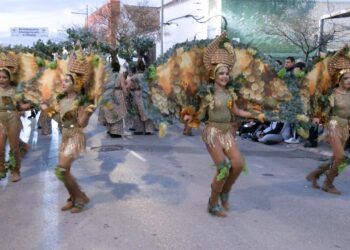 25 agrupaciones y más de 2000 personas participan en el 44 desfile regional de Valdepeñas