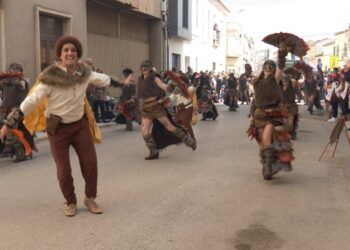 El desfile del carnaval de Santa Cruz de Mudela se llena de alegría y buen rollo