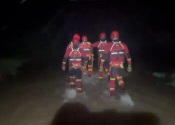 El río Bullaque deja varias carreteras cortadas en Ciudad Real mientras la UME trabaja sin descanso