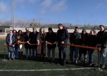 Miguelturra ya cuenta con el nuevo césped artificial del campo de fútbol Candelario León Rivas