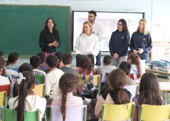 Repsol y el Colegio de Enfermería ofrecen botiquines y formación en primeros auxilios a los colegios de Puertollano