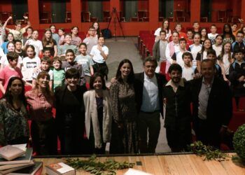 Alumnos de sexto de primaria de Daimiel celebran el Día del Libro con teatro y lectura del Quijote