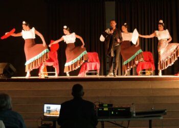 La noche del Lunes de Pascua en Carrión se vivió con copla y flamenco