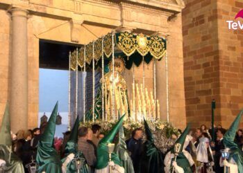 La Solana hace historia en su Jueves Santo con la Virgen de la Esperanza a costal