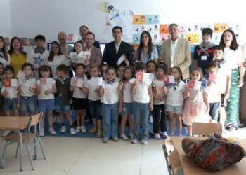 Caballero visita las actuaciones de climatización en el colegio Carrasco Alcalde de Herencia