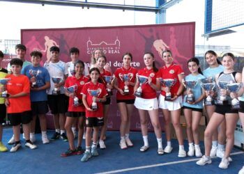 El Campeonato Provincial Escolar de Pádel reúne a 120 parejas