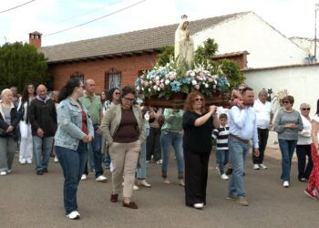 Las Peralosas celebra su Romería a la Virgen de Fátima con gran participación