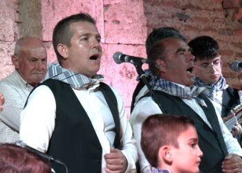 Los grupos mayeros de Piedrabuena cantan el Mayo a la Virgen