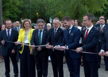 Puertollano inaugura su Feria de Mayo con un espectacular pregón y el tradicional corte de cinta