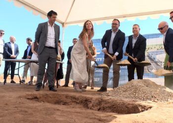 Colocada en Tomelloso la primera piedra de las nuevas instalaciones de ‘Whitewater Group’