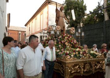 La procesión de San Juan Bautista reúne a cientos de vecinos en Villarta de San Juan