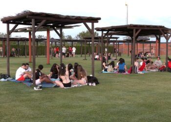 Pisci-Joven vuelve a reunir a los jóvenes de Daimiel en una noche de baño, música y diversión