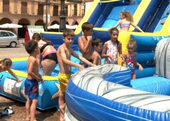 Atracciones acuáticas en La Solana: Diversión y refresco para todas las edades