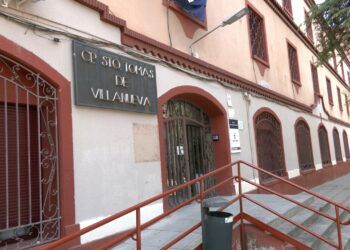 El Colegio Santo Tomás de Villanueva de Ciudad Real prepara una escalera de incendios y un ascensor