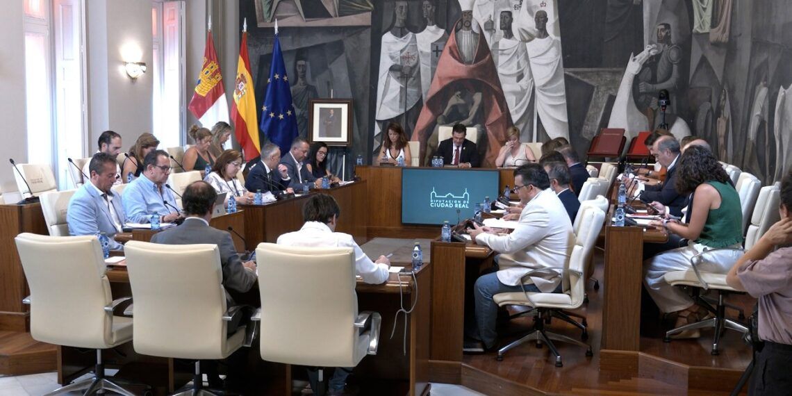 La Diputación respalda la decisión técnica del SCIS de mantener los efectivos de bomberos en la provincia