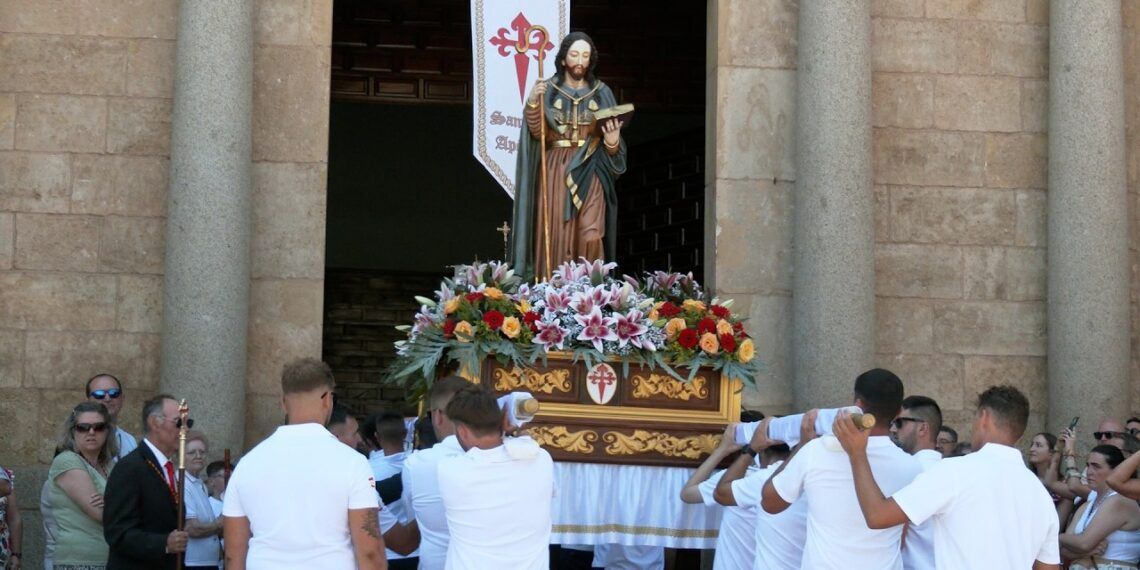 La Solana se vuelca en la emotiva procesión en honor a su patrón, Santiago Apóstol