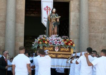 La Solana se vuelca en la emotiva procesión en honor a su patrón, Santiago Apóstol