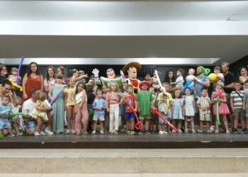 Música, baile y diversión en el espectáculo infantil «Caramelo Kids» en Carrion de Calatrava
