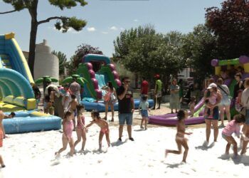 Música, espuma y mucho ambiente en el sábado de feria de Carrión