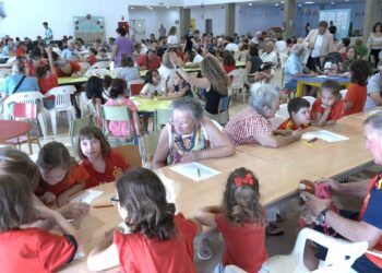 Nietos y abuelos celebran en Daimiel el Día de los Abuelos