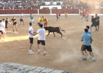 Diversión, emoción y muchas risas en el Grand Prix con vaquillas de Santa Cruz de Mudela