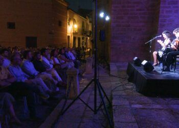 Villanueva de los Infantes vive «InfantesMúsica» con la música de Esperanza Garrido y Juan Anguita