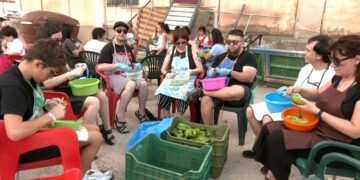 Cientos de vecinos participan en «La Cortá» para preparar el Pisto Gigante de Villanueva de los Infantes