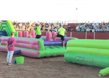 El Grand Prix desata la locura en Villanueva de los Infantes para cerrar sus fiestas