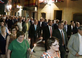 Miles de santacruceños asisten a la procesión de la Virgen de las Virtudes