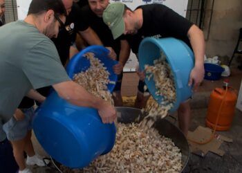 Montiel reparte más de 200 raciones de migas manchegas en sus Fiestas del Cristo