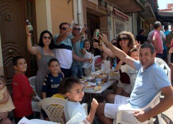 Villanueva de la Fuente sigue con sus fiestas con peñas, paella y vaquillas.