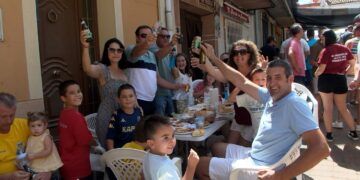 Villanueva de la Fuente sigue con sus fiestas con peñas, paella y vaquillas.